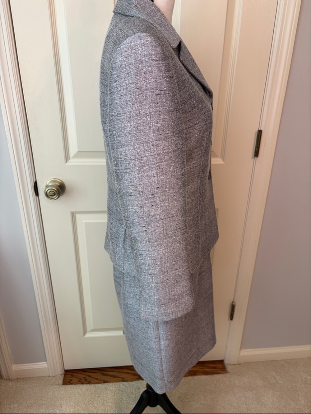 Le Suit Petite Shimmery Gray 3 Button Jacket and Skirt Suit Set Size 6P Like New - Picture 4 of 14